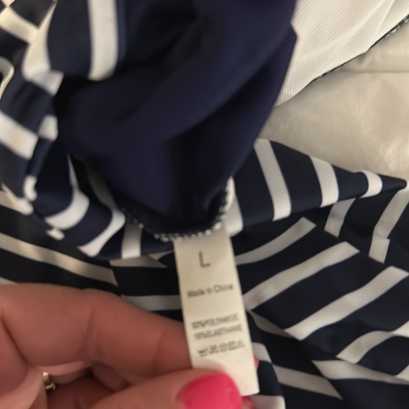 17 Basic’s HELLO SUMMER Tankini Top. SZ LRG Navy and white stripe w/cups NWT - Picture 6 of 7